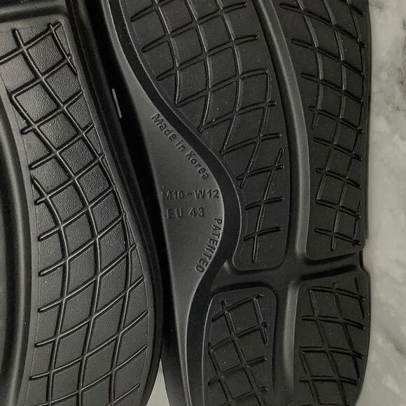 Oofos Mens 10 Womens 12 Black Oolala Flip Flop Thong Recovery Sandals P1-105 - Picture 7 of 9